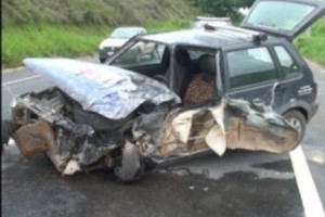 Caratinga: carro de Manhuaçu se envolve em acidente na BR 116