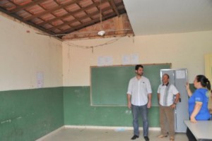 Política: vereadores visitam e conferem situação da Escola Municipal da Vila Formosa