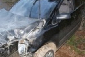 Espera Feliz: sofre acidente e abandona carro na MG-482