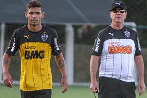 Brasileirão: Técnico do Atlético aponta mudanças no meio campo