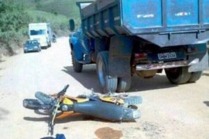 Alto Caparaó: menor morre após bater em traseira de caminhão