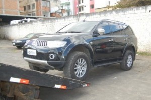 Manhuaçu: Carro de luxo furtado no Rio de Janeiro é encontrado em estacionamento no Centro