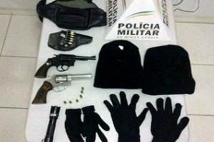 Simonésia: PM encontra produtos e armas em carro abordado em São João Capim