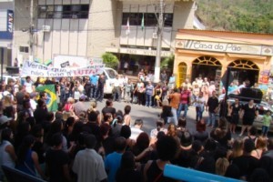 Manhuaçu: Funcionários da Prefeitura fazem manifestação