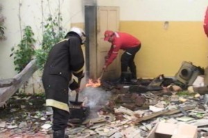 Caratinga: Bombeiros combatem incêndio no antigo cinema da cidade