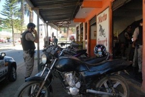 Manhuaçu: PM fiscaliza oficinas e desmanches de motocicletas