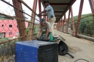 Manhuaçu: Prefeitura conserta passarela no Bom Jardim