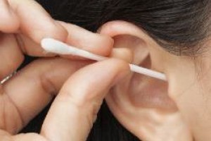 Vida e Saúde: Tirar cera de ouvido aumenta risco de infecções