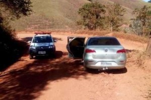 Fervedouro: Carro roubado em São João é encontrado