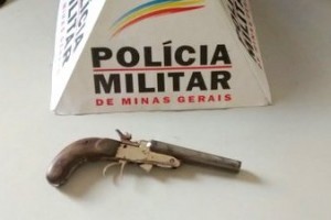Manhuaçu: PM apreende menores com arma na Baixada