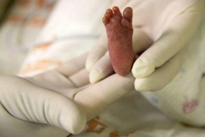 Vida e Saúde: Senado aprova licença de até um ano para mães de bebês prematuros