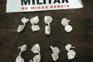 Vargem Alegre: PM apreende drogas após perseguição