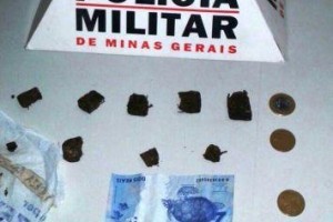 Manhuaçu: PM prende suspeitos de tráfico de drogas na Vilanova