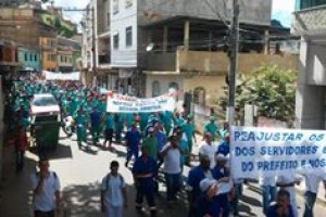 Manhuaçu: Funcionários da Prefeitura fazem manifestação