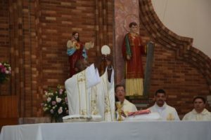 Padre André celebra primeira missa em Manhuaçu. Veja as fotos