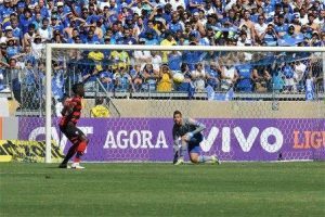 Cruzeiro começa vencendo e cede empate ao Vitória