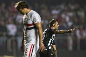 Atlético vence o São Paulo no Morumbi