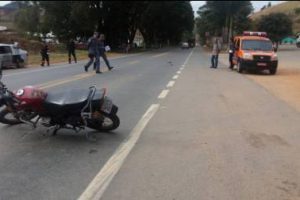 Batida entre motos deixa dois feridos em Santa Rita de Minas