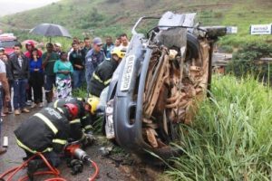 Manhuaçu: Acidente deixa seis feridos em uma pessoa morta na BR 262