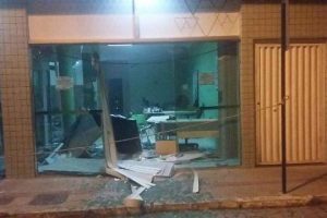 Bandidos explodem agência bancária em Alto Jequitibá