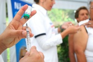 Profissionais de saúde participam de atualização em influenza 2017