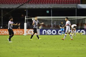 Atlético vence o São Paulo no Morumbi