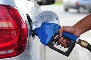 Prévia da inflação fica em 0,48% em fevereiro, puxada pela alta da gasolina