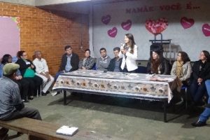 Cici Magalhães reúne-se com moradores do Bairro Petrina