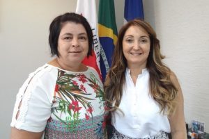 Cici Magalhães concede reajuste e recomposição salarial aos servidores públicos de Manhuaçu