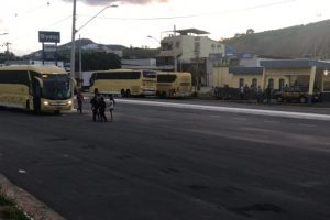 Três ônibus da Viação Itapemirim são impedidos de seguir viagem