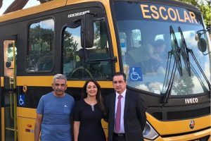 Prefeita Cici assegura sexto ônibus escolar para Manhuaçu