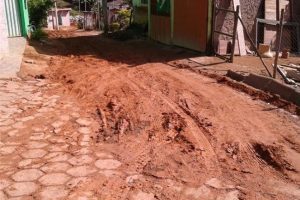 Manhuaçu: Prefeitura começa calçamento de rua em Bom Jesus de Realeza
