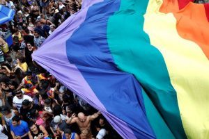 Violência e invisibilidade marcam realidade de lésbicas no Brasil