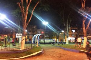 Prefeitura instala nova iluminação na Praça Martins Fraga