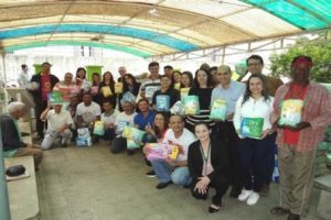 Manhuaçu: Rede do Bem entrega fraldas geriátricas no Lar dos Idosos