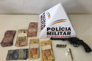 Drogas e arma apreendidas em Simonésia. Autor preso pela PM