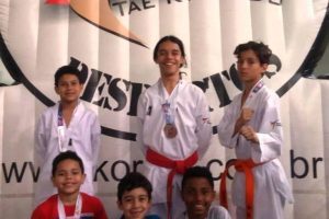 Atletas manhuaçuenses se destacam em Campeonato de Taekwondo