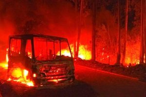 Micro-ônibus pega fogo na região; não houve feridos