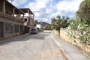 Manhuaçu: Prefeitura calça mais quatro ruas na Vilanova