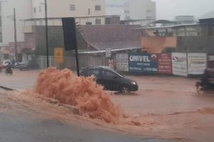 Chuva causa prejuízos em Manhuaçu e região. Veja fotos e vídeos