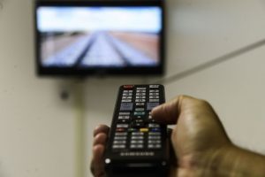 Sinal analógico de TV começa a ser desligado em municípios do interior