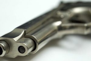 Decreto de posse de arma pode aumentar prazo de registro, diz Fraga
