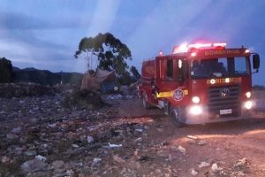 Manhuaçu: Bombeiros controlam Incêndio no lixão