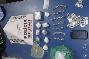 PM prende autores de tráfico de drogas no bairro Santa Luzia