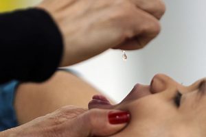 Ministério estuda retomar vacinação de gotinha contra pólio