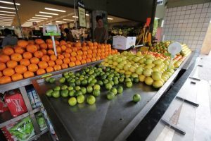 Universidade cria técnica que identifica uso de agrotóxicos em frutas
