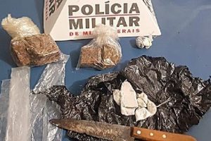 Manhuaçu: PM localiza drogas em lote no Bairro Santana