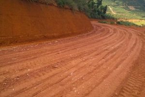 Manhuaçu: Estrada rural de Palmeiras recebe patrolamento e cascalhamento