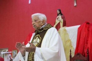 Lajinha se despede do padre Agostinho, aos 89 anos