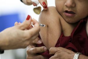 Brasil deve recuperar em breve certificado de eliminação do sarampo. Ouça o áudio